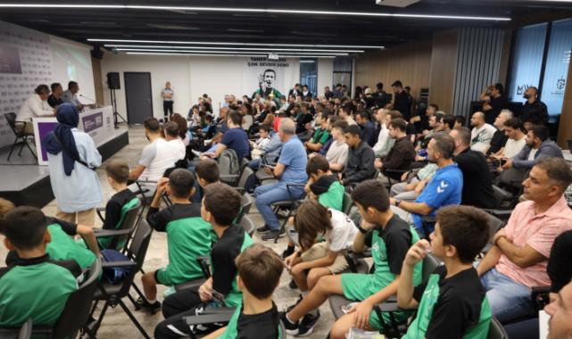 Kocaelispor’un efsaneleri taraftarla buluştu