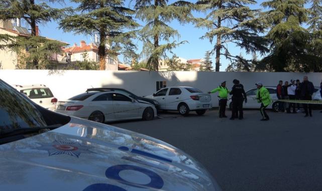 Konya'da bıçaklanmış halde trafiğe çıktı: Kaza yapıp öldü