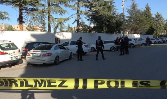 Konya'da bıçaklanmış halde trafiğe çıktı: Kaza yapıp öldü