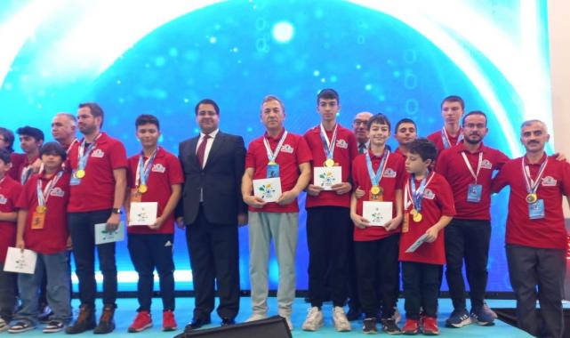 Kütahyalı öğrenci robot yarışmasında dünya şampiyonu oldu