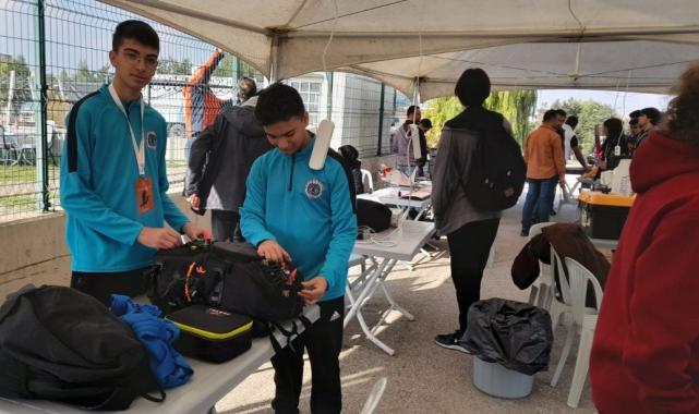 Kütahyalı öğrenci robot yarışmasında dünya şampiyonu oldu