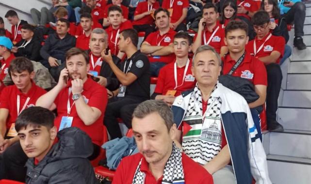 Kütahyalı öğrenci robot yarışmasında dünya şampiyonu oldu