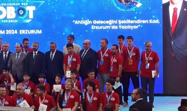 Kütahyalı öğrenci robot yarışmasında dünya şampiyonu oldu