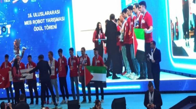 Kütahyalı öğrenci robot yarışmasında dünya şampiyonu oldu