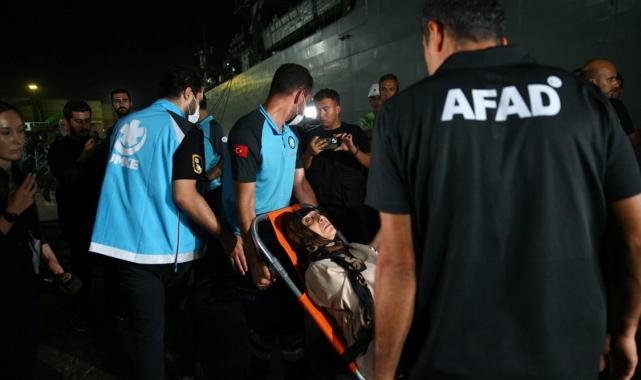 Lübnan'dan gelen yolcuların tahliyesi tamamlandı: TCG Sancaktar da Mersin'e ulaştı