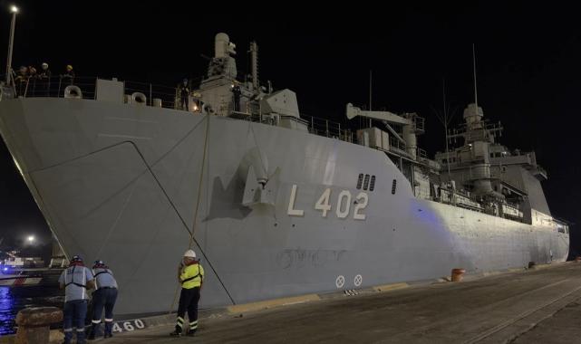 Lübnan'dan ilk tahliye: 558 Türk vatandaşı TCG Bayraktar ile Mersin'de