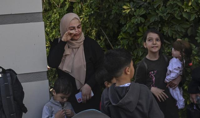 Lübnan'dan tahliye: Türk vatandaşları limanda toplandı