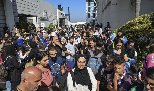 Lübnan'dan tahliye: Türk vatandaşları limanda toplandı