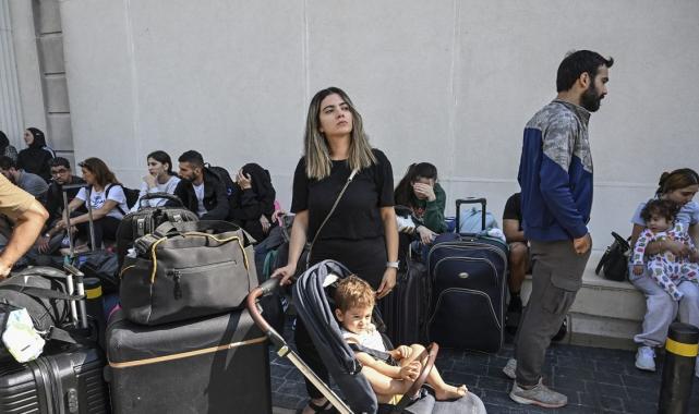 Lübnan'dan tahliye: Türk vatandaşları limanda toplandı