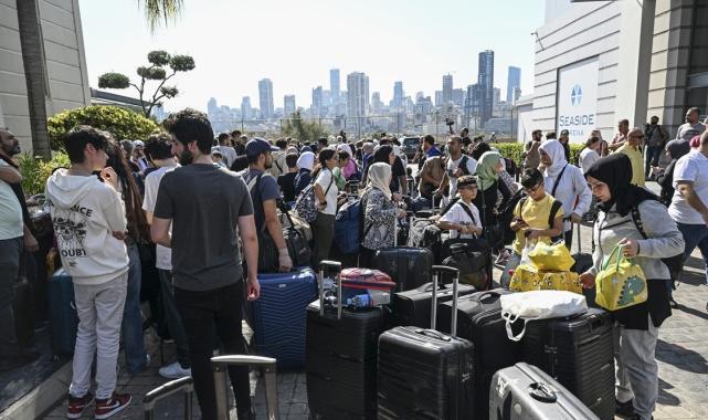 Lübnan'dan tahliye: Türk vatandaşları limanda toplandı