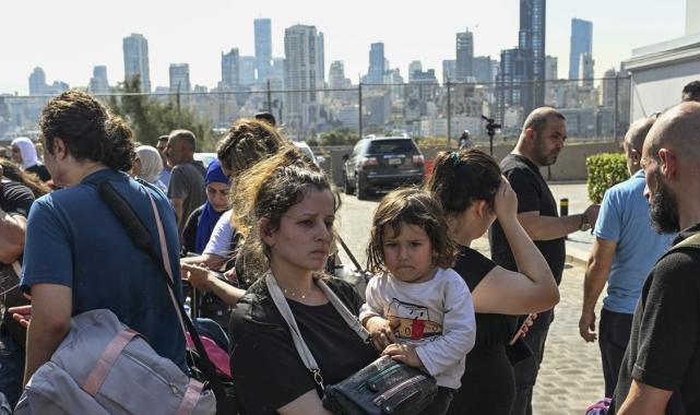 Lübnan'dan tahliye: Türk vatandaşları limanda toplandı