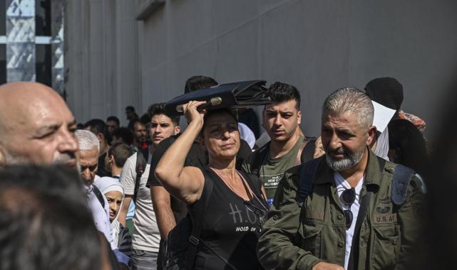 Lübnan'dan tahliye: Türk vatandaşları limanda toplandı