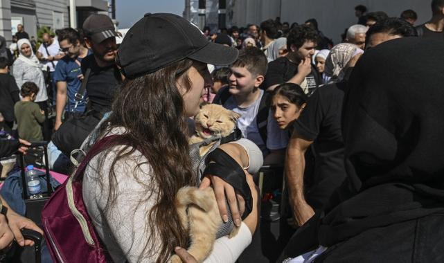 Lübnan'dan tahliye: Türk vatandaşları limanda toplandı
