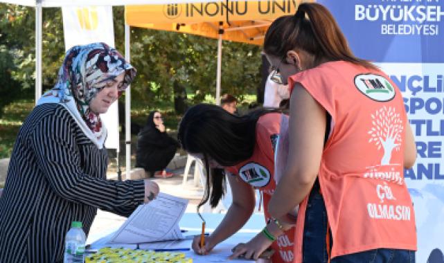 Malatya standına üniversiteli öğrencilerden yoğun ilgi
