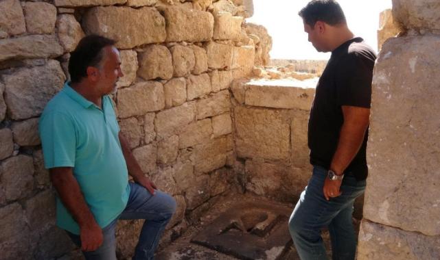 Mersin'deki Korikos Kalesi'nde 700 yıllık tuvalet ortaya çıkartıldı