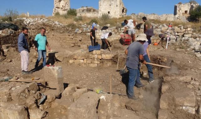Mersin'deki Korikos Kalesi'nde 700 yıllık tuvalet ortaya çıkartıldı