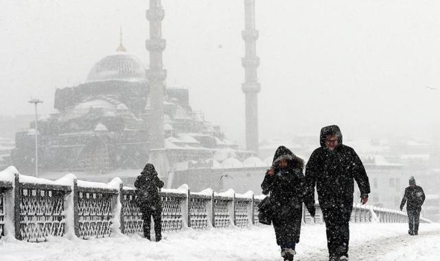 Meteoroloji uzmanları duyurdu: İstanbul'a ilk kar ne zaman yağacak