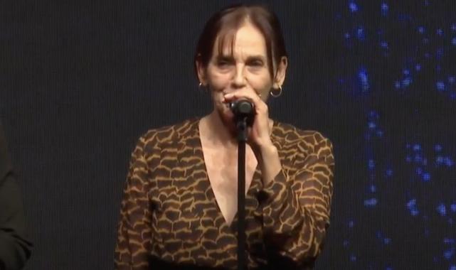 Nur Sürer kadına şiddet mesajı verip ödülünü Yılmaz Güney'e adadı