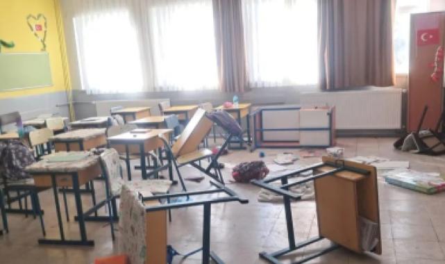Okulda veli terörü! Gözü dönen veli sınıfı talan etti