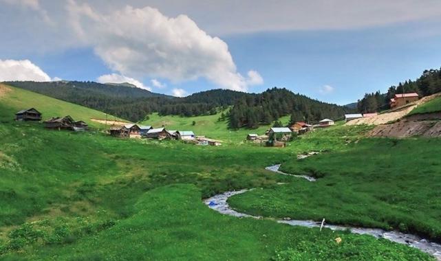Sivas'ın Eğriçimen Yaylası beton yapılarla doldu