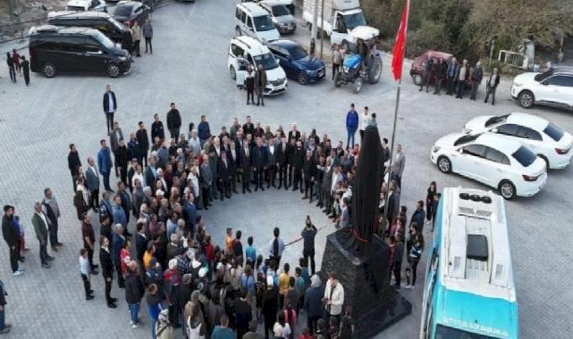 Balıkesir'de vatandaşların yaptırdığı heykeli CHP'li başkan açtı