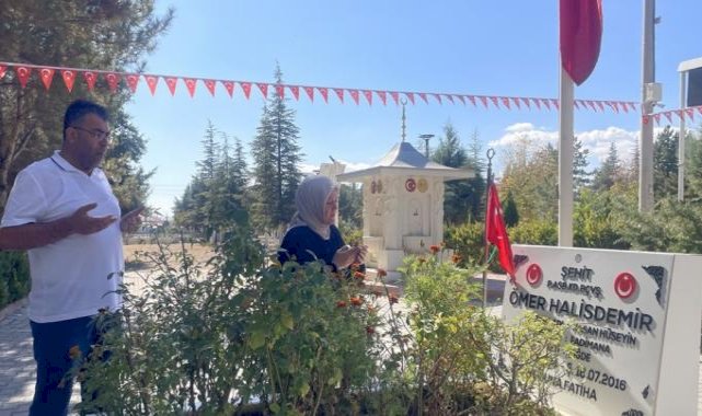 FETÖ elebaşı Gülen'in ölmesinin ardından Ömer Halisdemir'in kabrine ziyaret
