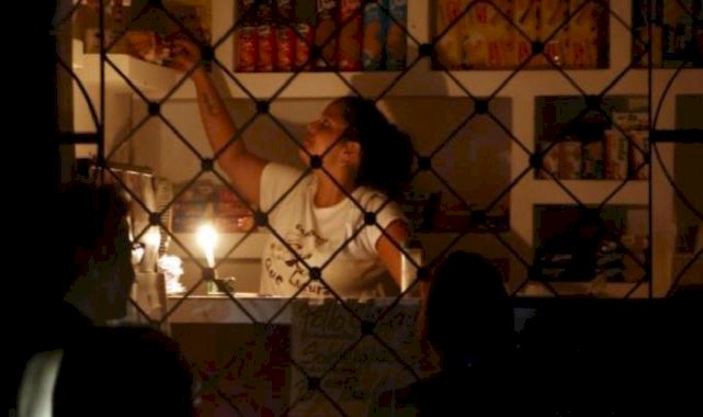 Günlerdir karanlığa gömülen Küba'yı bu kez tropik fırtına vurdu