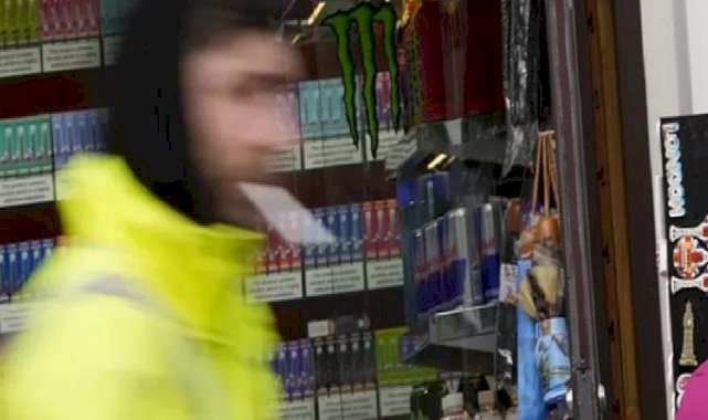 İngiltere önümüzdeki yıl elektronik sigaraları yasaklayacak