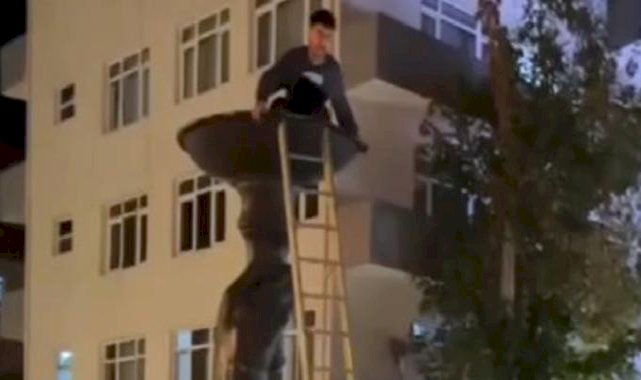 İstanbul'da iddia için heykele çıktı: Mahsur kaldı