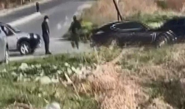 İstanbul'da otomobiliyle husumetlisinin aracına defalarca çarptı