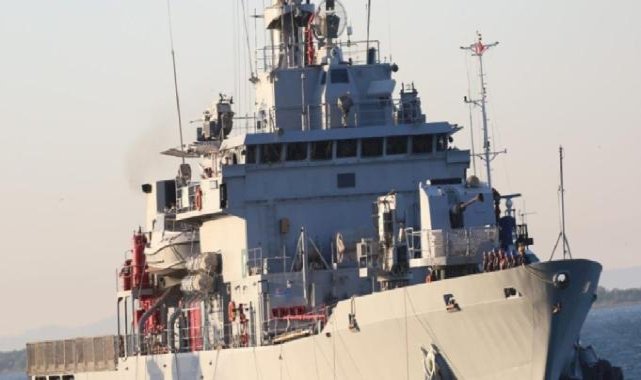 İtalya'dan Arnavutluk'a düzensiz göçmen taşıyan ilk gemi ulaştı