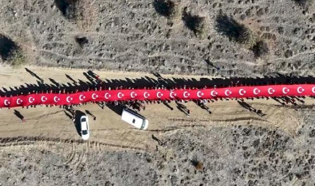 Kırıkkale'de 1744 rakımlı Dinek Dağı zirvesinde Cumhuriyet coşkusu