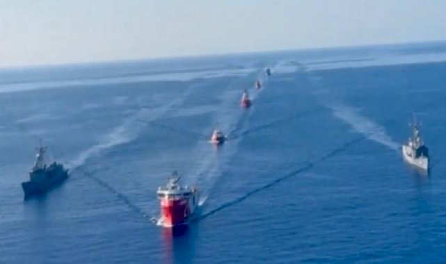 Oruç Reis Somali'de: Türk donanması refakat ediyor