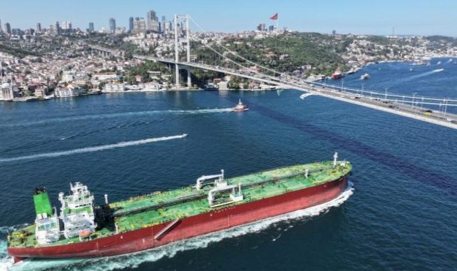 Türk boğazlarından 20 yılda 2 milyona yakın gemi geçti