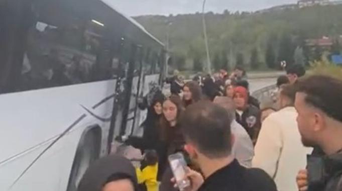 Tokat'ta fazla yolcu alan halk otobüsü devrilme tehlikesi geçirdi