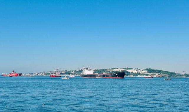 Türk boğazlarından 20 yılda 2 milyona yakın gemi geçti