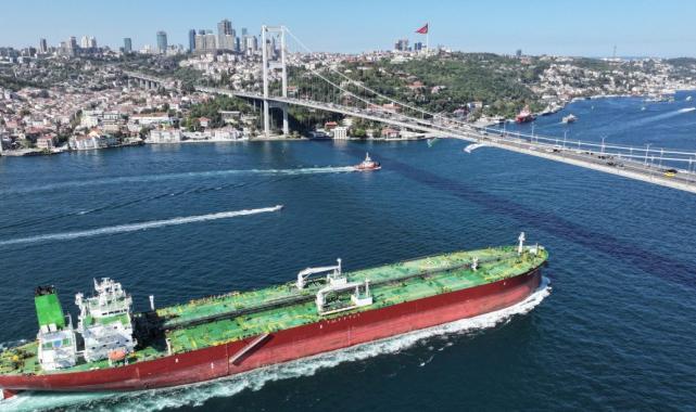 Türk boğazlarından 20 yılda 2 milyona yakın gemi geçti