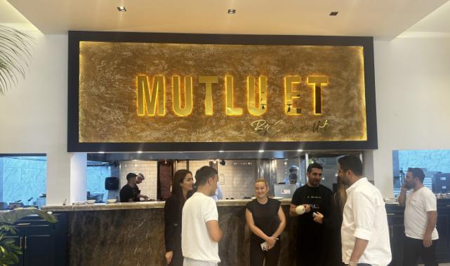 Ünlülerin dönercisi Serkan Mutlu’nun markası Mutlu Et şimdi Bursa’da!