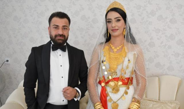 Van'da aşiret düğün: Geline 4 kilo altın, damada 10 milyon TL takıldı