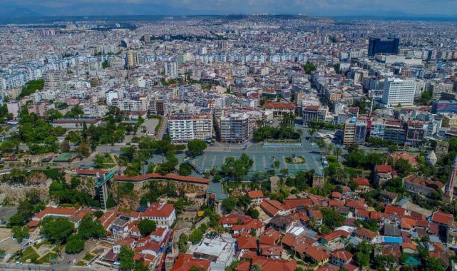 Yabancılar en çok Antalya'dan konut alıyor