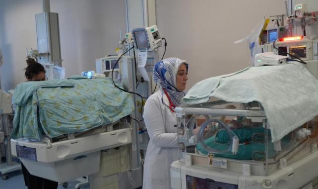 Yenidoğan çetesi ülke gündeminde: Uzmanı yoğun bakım sürecini anlattı