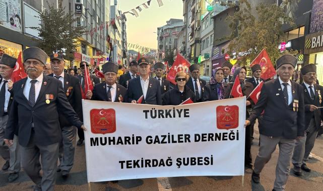 Yurdun dört bir yanında Cumhuriyet Bayramı için fener alayı