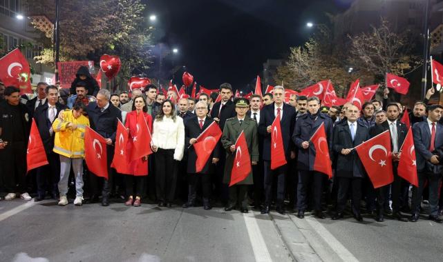 Yurdun dört bir yanında Cumhuriyet Bayramı için fener alayı