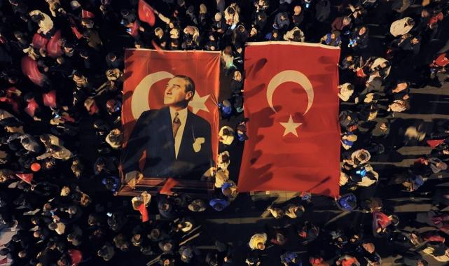 Yurdun dört bir yanında Cumhuriyet Bayramı için fener alayı