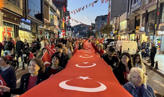 Yurdun dört bir yanında Cumhuriyet Bayramı için fener alayı