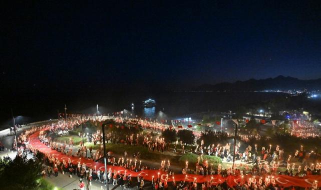 Yurdun dört bir yanında Cumhuriyet Bayramı için fener alayı