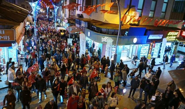 Yurdun dört bir yanında Cumhuriyet Bayramı için fener alayı