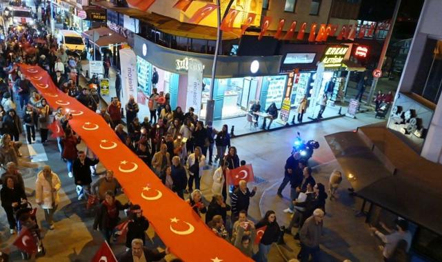 Yurdun dört bir yanında Cumhuriyet Bayramı için fener alayı