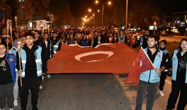 Yurdun dört bir yanında Cumhuriyet Bayramı için fener alayı