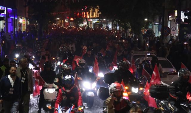 Yurdun dört bir yanında Cumhuriyet Bayramı için fener alayı